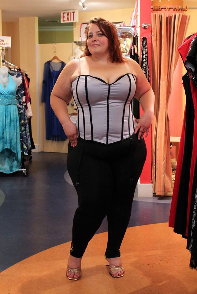 ch229:   Plus Model Tina Rees @ The Fuller Woman Expo Fittings Via SexyPlus Clothing(Toronto,Canada)