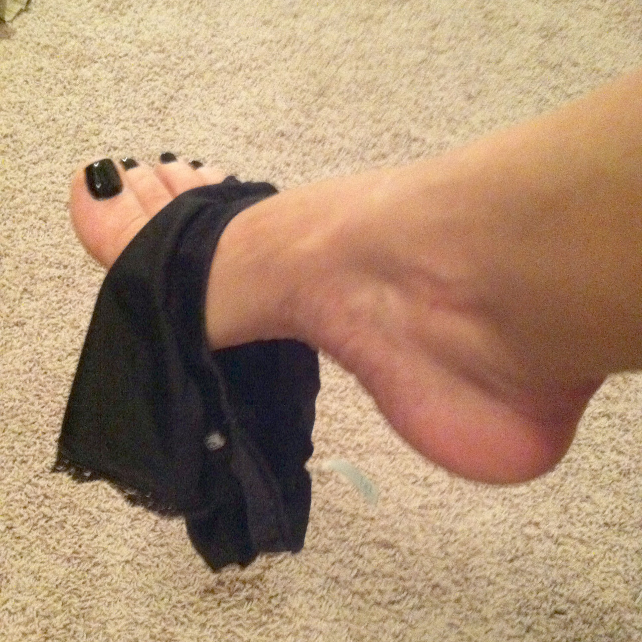 luv4hertoes:  Cute soles and toes