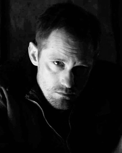askarsjustsoswedish: skarsjoy:  Alexander Skarsgård as Vernon Slone in the Netflix Original, H