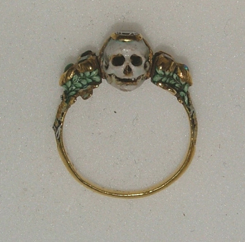 coolthingoftheday:  A two-faced memento mori ring, circa 17th century. This gold ring, from the Ashmolean Museum at the University of Oxford, was worn as a reminder that the wearer will one day die. 