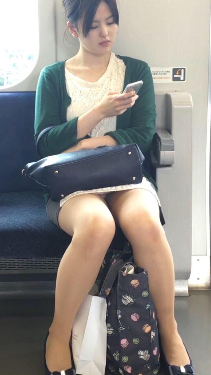 Candid upskirt pantyhose photos