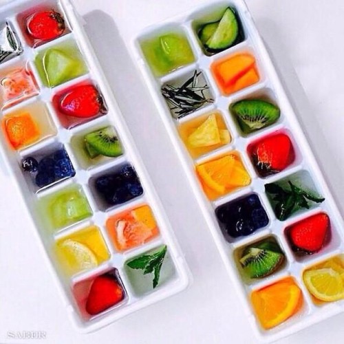 fruit-power:Freeze your favorite fruits into ice cubes, and infuse any drink you want! Do You Like