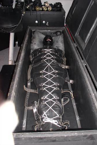 winnipeg-gurl69:love to be right now in that box .first securely bondage then laced securely into th