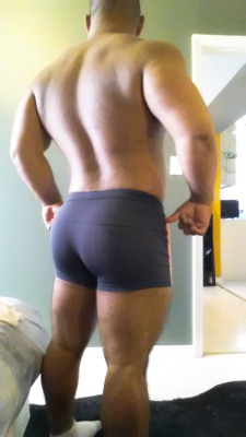 noodlesandbeef:  oh my gosh, you guys. My favourite Pistol Pete gym shorts are now available in an even shorter mid-thigh length. Pup says they’re obscene.  I love them.  Beautiful