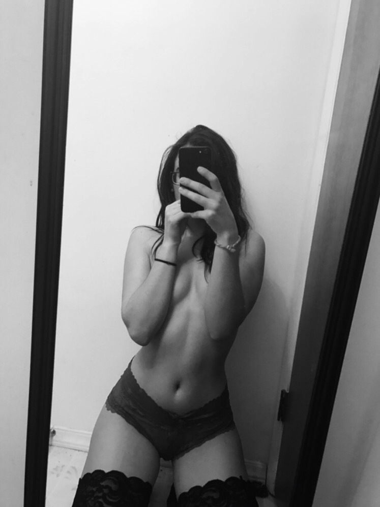 daddysprettyprincessxo:I told you I was trouble… 💋🌹🍷