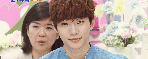 lililalalollipops:  stop starring at me like that 