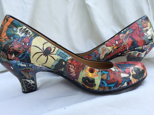 SIZE 7 SPIDER-MAN KITTEN HEELSON SALE NOWEveryone’s favorite web-slinger has never looked better tha