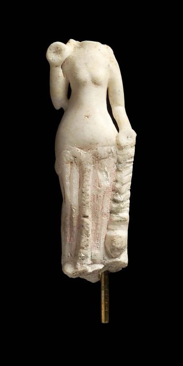art-witches:Ancient Greco-Roman AphroditeCrystalline marble, probably sourced from the Greek islands