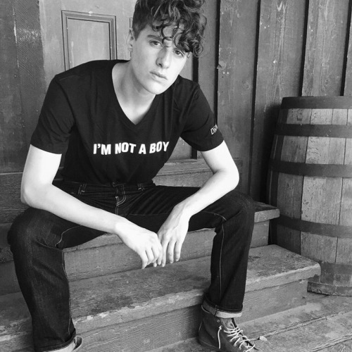 thatgirlintheleatherjacket:This is androgynous model Rain Dove. She is a runway model for both women