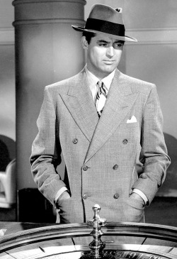 goldenageestate:  Cary Grant ~ Mr. Lucky, 1943 