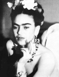 naturalesmentes:  Frida Kahlo.