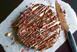 amillionbillionmiles:  Fudgy healthified avocado chocolate cake with chocolate frosting 😍❤️🍫 Find the recipe right here! 