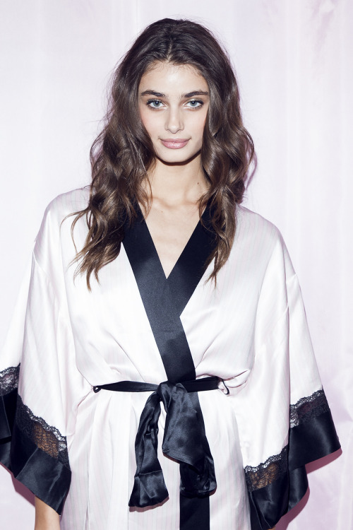 Taylor Marie Hill at the Victoria&rsquo;s Secret Fashion Show 2014 backstage.