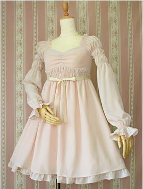 mlle-marianne:  I wanted to share my love for the chiffon fabric in lolita, so here