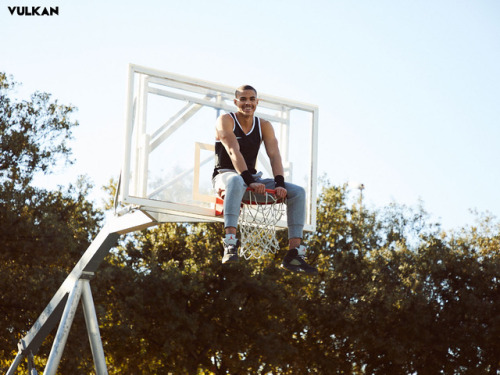 (via “SHOOTING HOOPS” by Simon Clark)