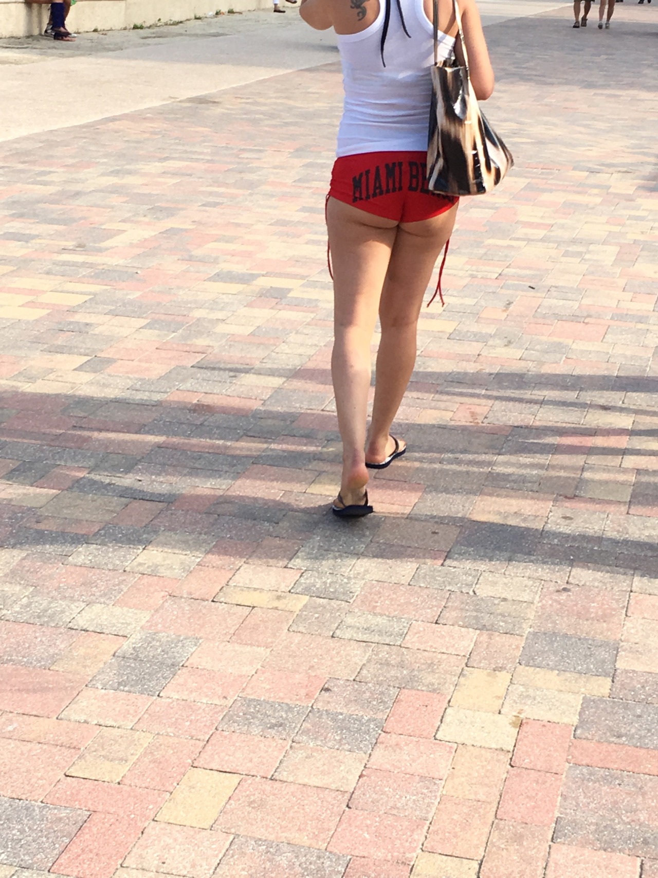 southfloridacandids:  More candid pictures of this milf