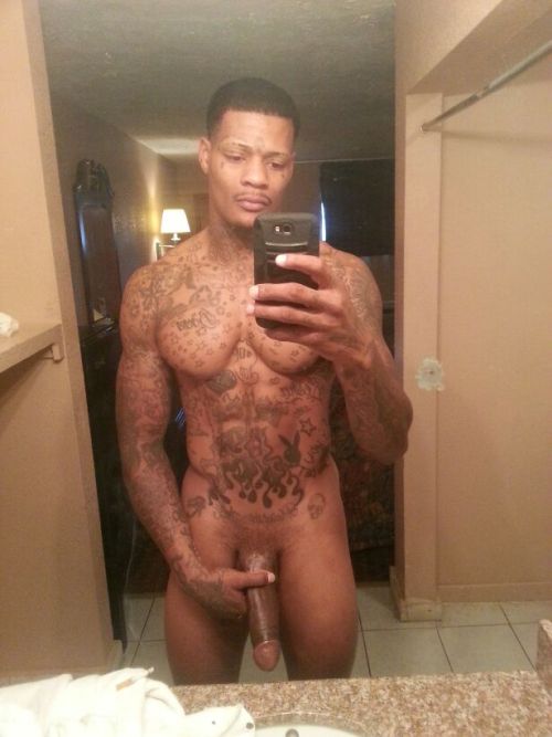 iamkingiamboss:  bigdickedbisexual10:  #MandingoMondays #TeamBigDick #TeamTatted #TeamSexy #Bull #BBC  Http://iamkingiamboss.tumblr.com