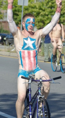 exposingexhibitionists:  atoehead:  Captain America!!   And now a series on painted naked guys. Imaginative and Hot!  Follow me:  http://exposingexhibitionists.tumblr.com/