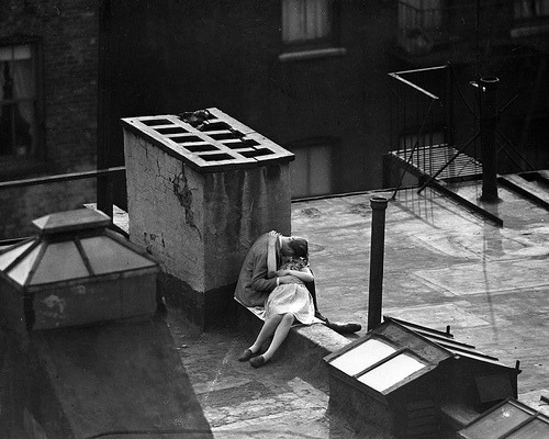 fuckyeahvintage-retro:  A couple kissing on a roof. NYC, 1945 © Larry Froeber