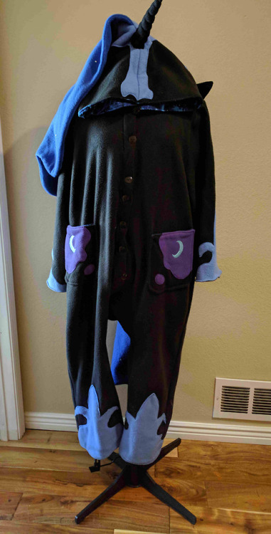 Nightmare Moon KigurumiThis was one of the first kigus I’ve made. It was debuted at Bronycon 2015.Ma