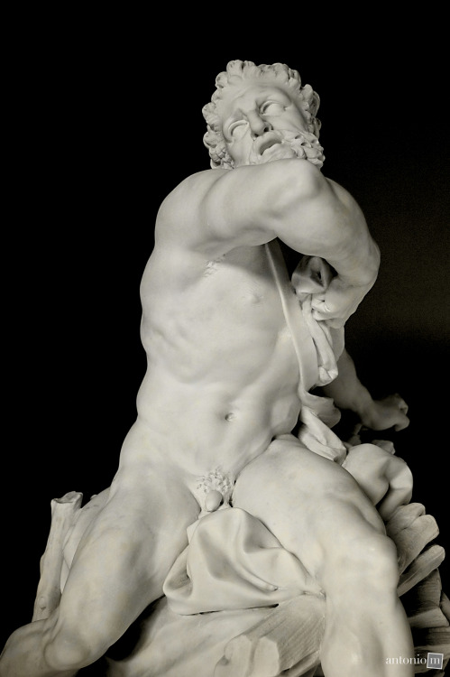 antonio-m:Hercules at the Stake,Guillaume Coustou IMusée du Louvre, Parismarbleantonio-m. on Flickr