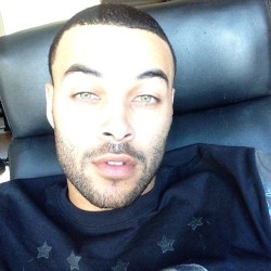 savvyifyanasty:  donbenjamin:  Mind in a daze stuck with my thoughts.. #LightBright  &gt; 😍😍😍  Follow me @ savvyifyanasty.tumblr.com