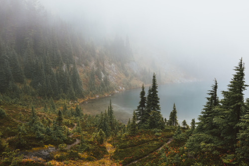 Hiking around Mount Rainier NP, Washington || IG: BToneVibes