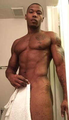 chubbbby-bunnnny:  charlibal:  Mahogany Muscle