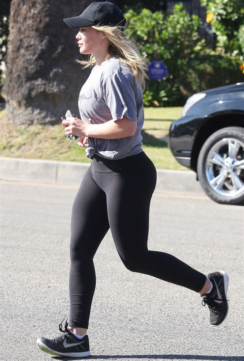 XXX celebtights:Hillary Duff gigantic ass in photo