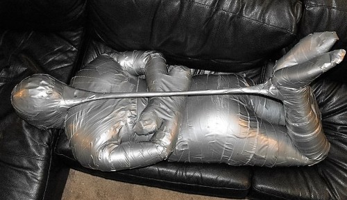 https://lovetapebondage.tumblr.com/post/152382354116