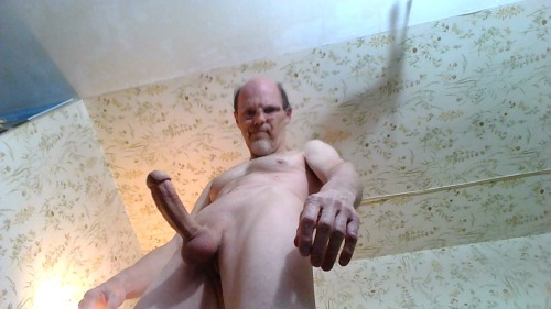 boy4daddies1971:  Perfect to slide right in my ass!!!