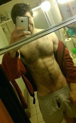 youngandhairymen:  http://www.menwithcams.tumblr.com/