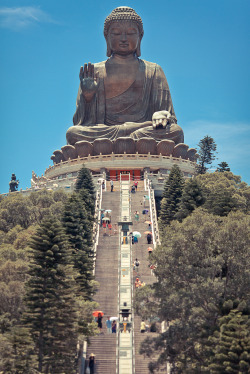 vurtual:  Tian Tan Buddha - Hong Kong (by Rickuz) 