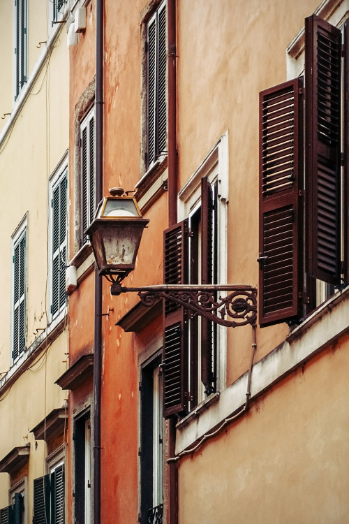 2seeitall:The charm of old street lamps, RomeTrastevere | Rome