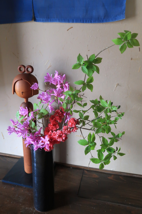 Ikebana - April Flowers from the GardenLast month our valley was covered in all the fruit tree bloss