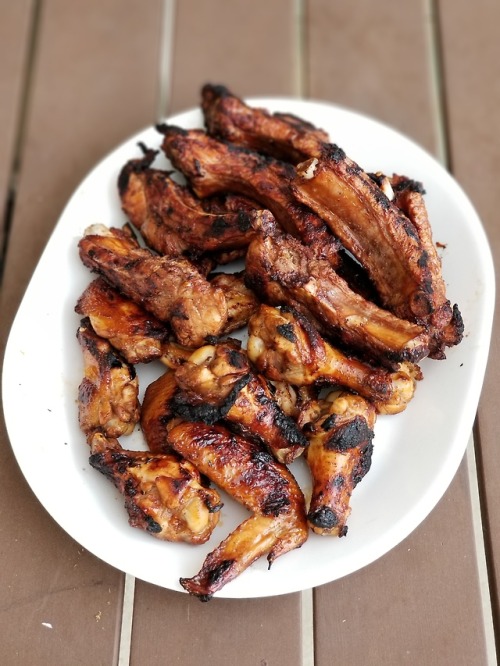 Grilled ribs and wings (chamorro style)
2lbs pork spareribs, sliced into individual ribs
1.5 lbs chicken wings
(you can use both meats or either one. As long as it’s around 3.5 lbs)
1 onion sliced
5 cloves garlic smashed
Juice of 1 big lime
1 cup soy...