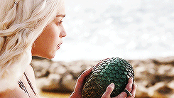 enjolyass:  Daenerys Targaryen per episode - 1.01 adult photos