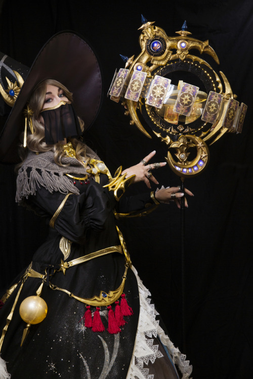 Final Fantasy XIV AstrologianDebuted at NYCC 2017, cosplay by https://www.facebook.com/AlchemicalCos
