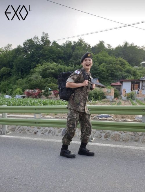 dailyweareoneexo: 190613 EXO Ace Staff Update with Xiumin: (Trans) Just looking at himMakes us 