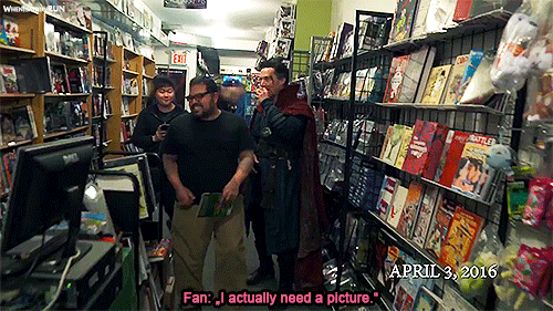 whenisayrunrun:The one time Benedict Cumberbatch/Doctor Strange visited a comic book shop 