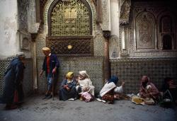 morobook:  Morocco. Fez. Mausoleum of Moulay Idriss where the poor gather. 1984 