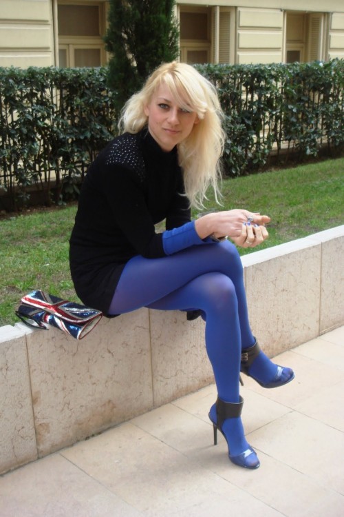 thepantyhosetights: More #pantyhose #collants #tights :http://tights-fetish.blogspot.fr/