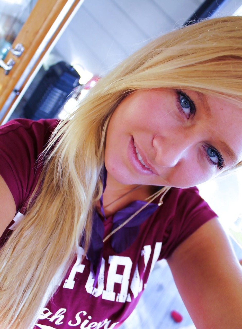 exxxposedhouse:  Exxxposed!!!  She now lives in the amateur house!!  Like what you