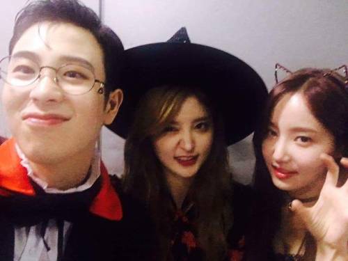 [FOTOS] 08.08.17 - P.O, Junghwa e Yeonwoo MCs do SBS MTV The Show. Episódio dessa semana.