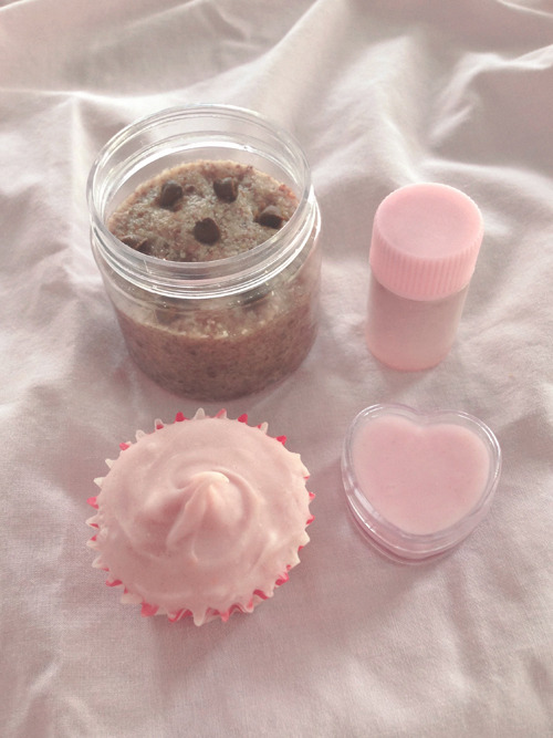 jess-woods:  dessert themed box for my little adult photos