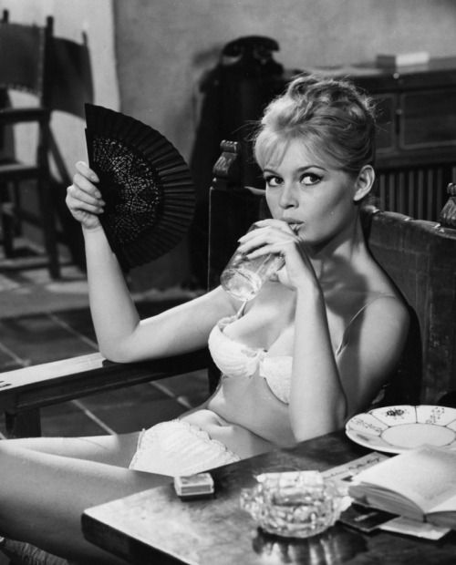 Brigitte on break from  Louís Mâlle’s 1962 film ‘Víe prívée’.