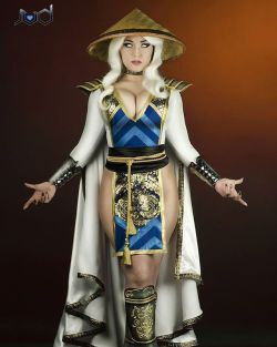 cosplay-galaxy:  Jennifer Van Damsel as Raiden