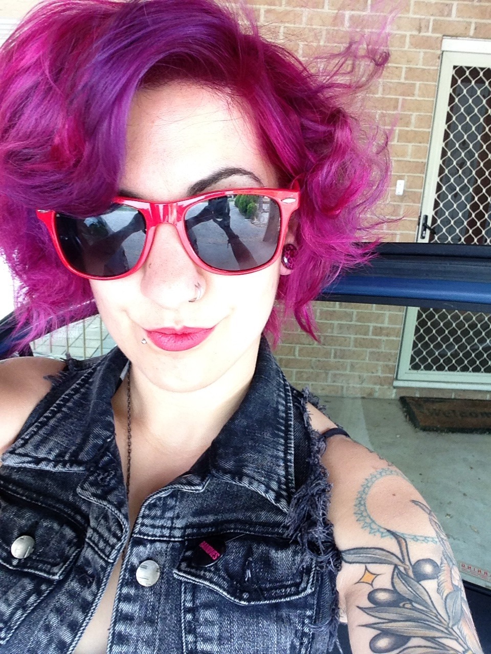 d-rangedart:  So here I am, being bad Betty. I also love this vest. 