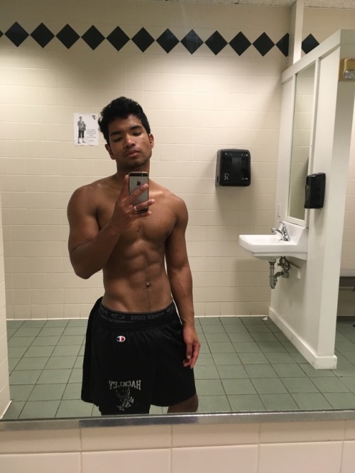 bxys-thesedays:  I’m just a few weeks I’ll be at a new gym with new locker room aesthetics / insta: hansenjesse