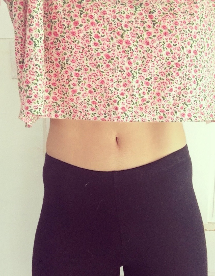 rhoses:  flowurinq:  new crop top from american apparel xo  love it